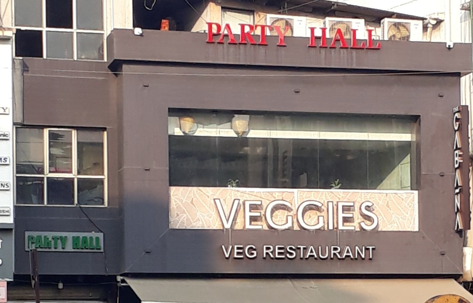 Veggies Veg Restaurant signboard